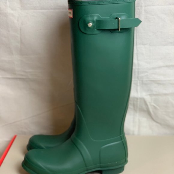 Hunter Women's Green Rain Boots - Picture 2 of 5